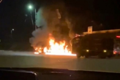 Bursa'da hafif ticari araç alev alev yandı!