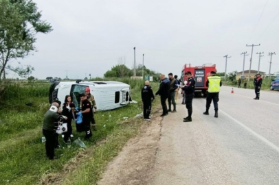 Bursa'da yolcu minibüsü TIR'la çarpıştı! 3 kişi yaralandı