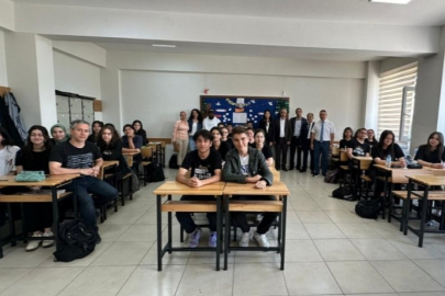 Bursa'da yabancı öğretim görevlilerinden liseli gençlere İngilizce dersi