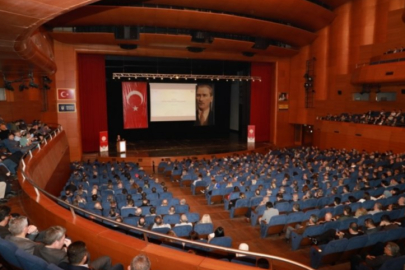 Vali Demirtaş, yeni müfredat toplantısında Bursa'daki okul müdürleriyle buluştu