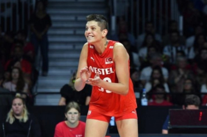 Ebrar Karakurt'un makyajına beğeni yağdı