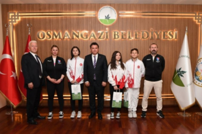 Şampiyon sporculardan Osmangazi Belediye Başkanı Erkan Aydın'a ziyaret