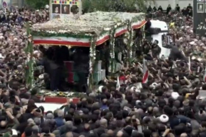 İran Cumhurbaşkanı Reisi için tören düzenleniyor