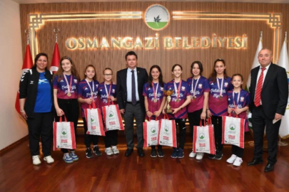 Şampiyon öğrencilerden Başkan Aydın’a ziyaret