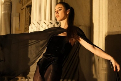 Defne Samyeli'nin külotlu çorap kombinine yorum yağdı