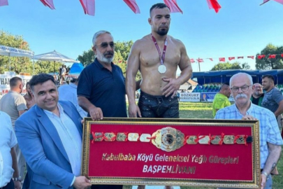 Bursa'da Geleneksel Yağlı Güreş Şampiyonası'nda Başpehlivan Yusuf Can Zeybek oldu