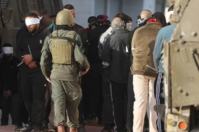 İsrail askerleri Batı Şeria'da en az 20 Filistinliyi gözaltına aldı