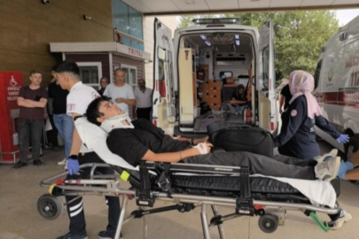 Bursa'da otomobil kamyona arkadan çarptı: 1'i ağır, 2 yaralı