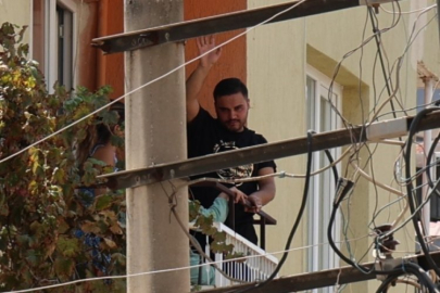 İzmir'de annesi ve kız kardeşini içeri gönderip intihar etti