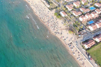 Okulların açılmasına günler kala plajlar dolup taştı