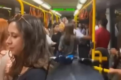 Bursa'da metroda yer verme kavgası kamerada