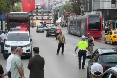 Bursa'nın en işlek caddesinde kendini bıçakladı!