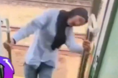 Trenden sarkarak video çekmek istemişti! Kafasını direğe vurdu