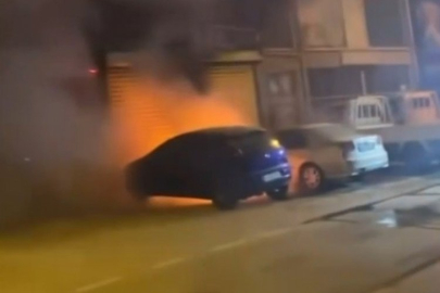 Bursa'da park halindeki otomobil yandı!