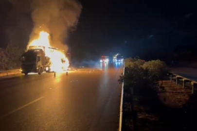 Bursa Görükle Mahallesi'nde kargo yüklü tır alevlere teslim oldu!