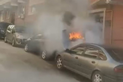 Bursa'da park halindeki otomobil alev aldı