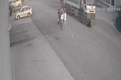 Çöp kamyonunun altında kalan kadın ağır yaralandı