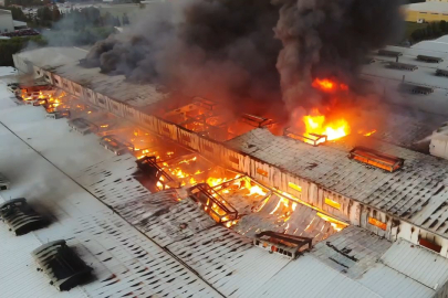 Fabrika yangını yeniden alevlendi: Alevler metrelerce yükseldi