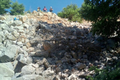 Tuvalet için yol kenarında durdu, 40 metrelik uçuruma yuvarlandı