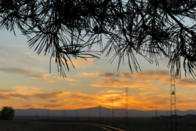 Gün batımı muhteşem güzelliğiyle kızıla büründü