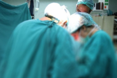 Karın ağrısı şikayetiyle hastaneye gitti, hayatının şokunu yaşadı