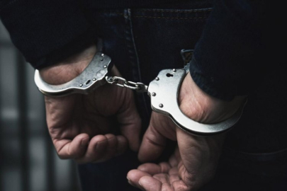 Kavgayı ayırmak isterken kendisine saldıran 4 kişiyi yaralayan şahıs tutuklandı