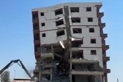 8 katlı binaya tek dokunuş yetti