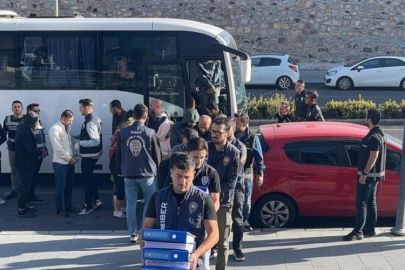 Liderliğini berberin yaptığı suç örgütüne yönelik operasyonda 54 şahıs tutuklandı