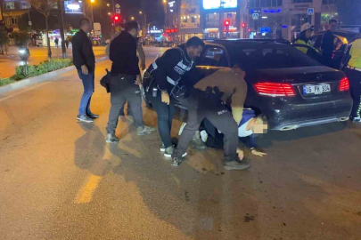 Bursa'da polis ekiplerini metrelerce sürükleyen sürücü tutuklandı