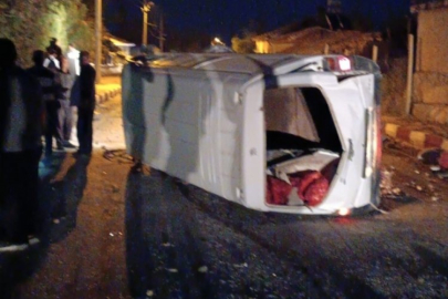 Otomobil duvara çarptı, sürücü aracın ön camından dışarı savruldu