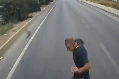 Yola düşen telefonunu kurtarmak için kendi canını hiçe saydı