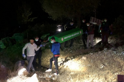 3 yıl önce oğlunu kaybetmişti, ağaca asılı halde bulundu