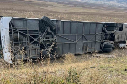 Tur otobüsü devrildi: 22 yaralı
