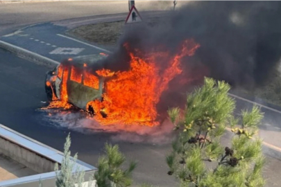 Park halindeki araç küle döndü