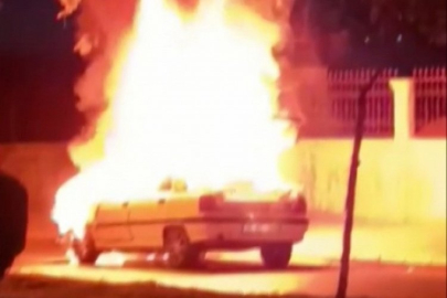 Alev alan otomobilden geriye demir yığını kaldı