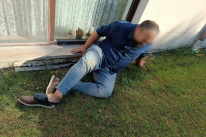 Bursa'da ekipleri karşısında gören şüpheli camdan atlayıp ayağını kırdı