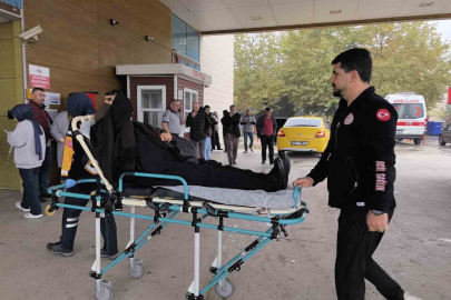 2 otomobil çarpıştı: 2 yaralı