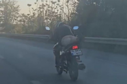 Bursa'da üzerine yattığı motosikletle trafikte seyretti