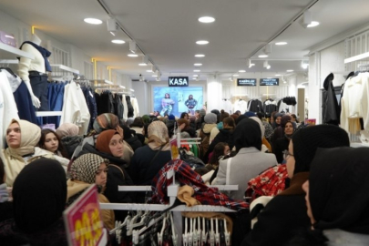 İndirim için birbirleriyle yarıştılar