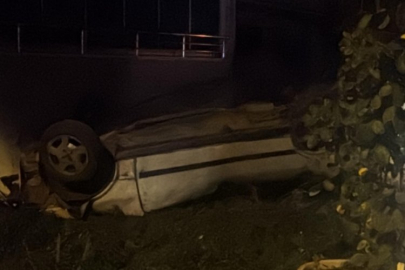 Bursa'da otomobil sitenin beton korkuluklarını aşıp takla attı
