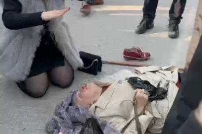 Minibüsün çarptığı kadın ağır yaralandı, ilk müdahaleyi yoldan geçen hemşire yaptı