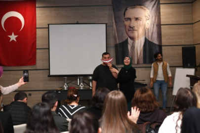 Liseli öğrenciler ve engelli bireyler Bursa'da ortak gösteri yaptı