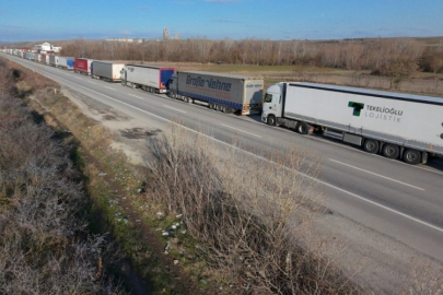 Edirne Hamzabeyli'de 35 kilometrelik tır kuyruğu