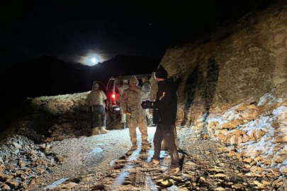 Mahsur kalan dağcıyı jandarma ekipleri kurtardı
