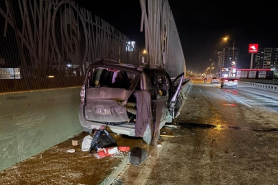 Bursa'da kontrolden çıkan otomobil bariyerlere ok gibi saplandı