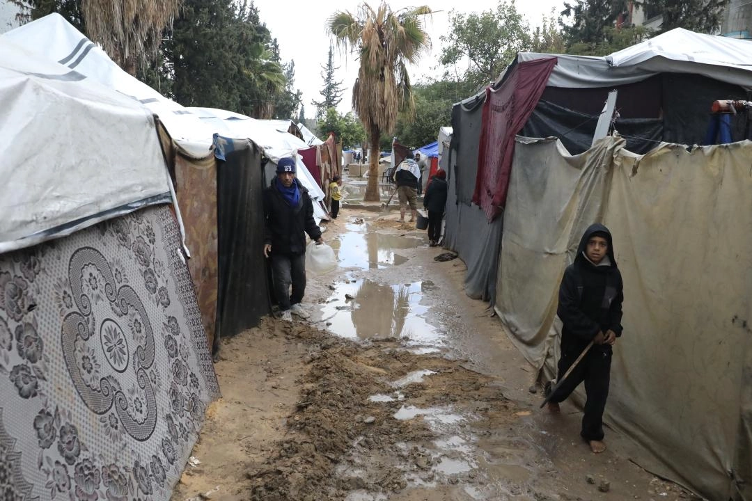 Filistinliler, 2025'e savaş ve soğuk havayla mücadele ederek giriyor