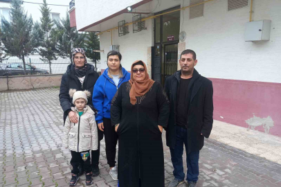 Akıl sağlığının bozuk olduğu iddia edilen yaşlı kadından polise satırlı saldırı girişimi
