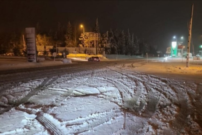Kar kalınlığı 10 santimetreye ulaştı, okullar tatil edildi