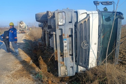Bursa'da kontrolden çıkan beton mikseri devrildi sürücüsü yaralandı
