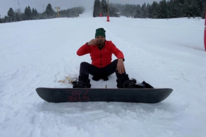 Bursa Uludağ'da snowboard yaparken Türk Kahvesi yudumladı